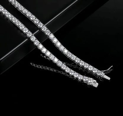 925 Silver Four-Claw Necklace